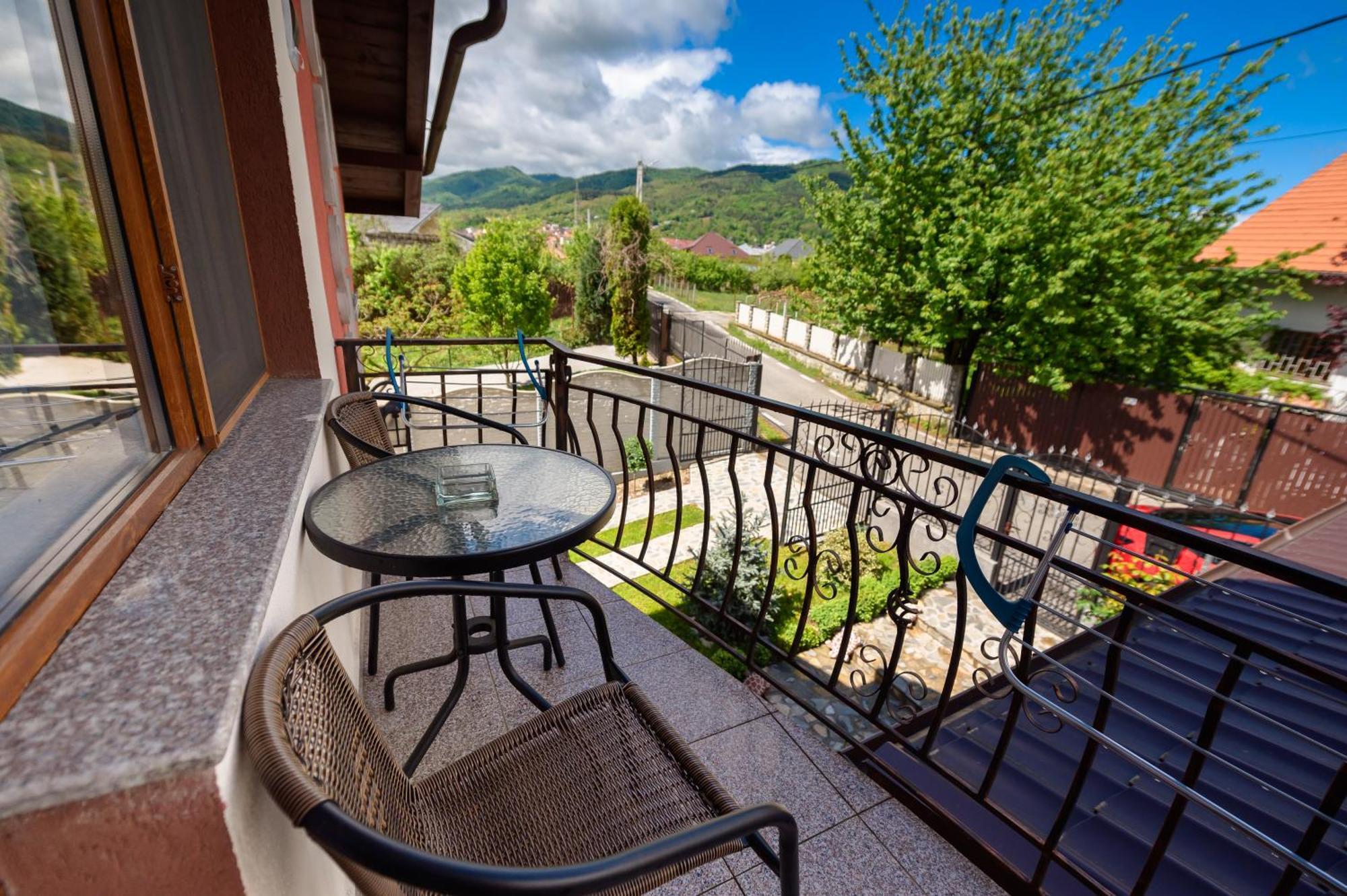Casa Alex Calimanesti Hotel ภายนอก รูปภาพ
