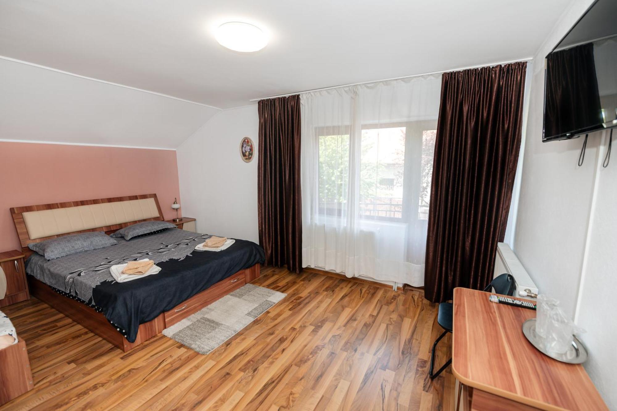 Casa Alex Calimanesti Hotel ภายนอก รูปภาพ