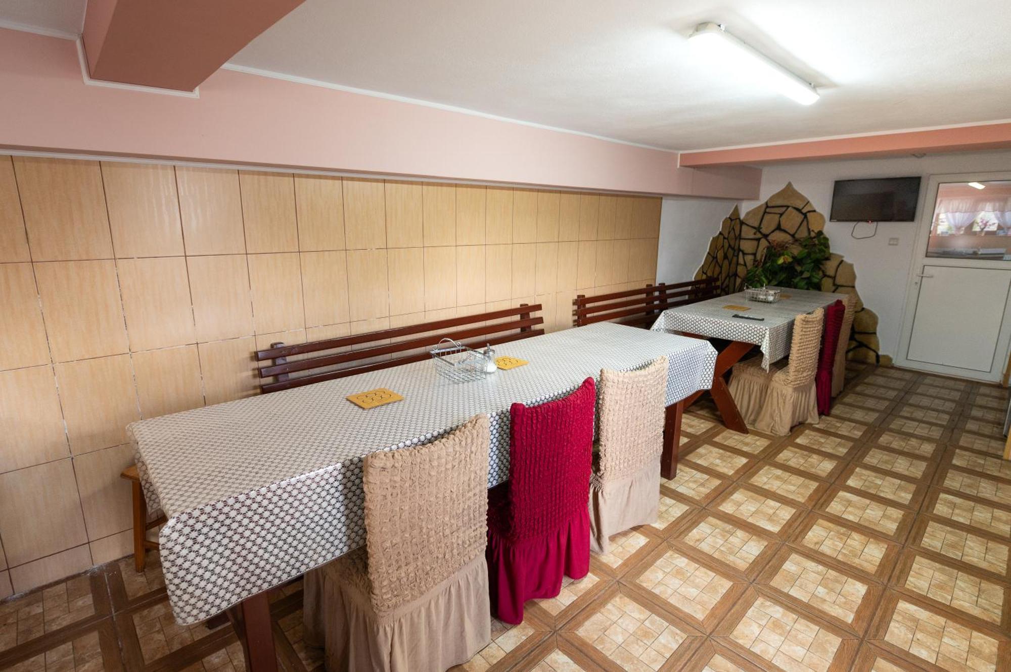 Casa Alex Calimanesti Hotel ภายนอก รูปภาพ